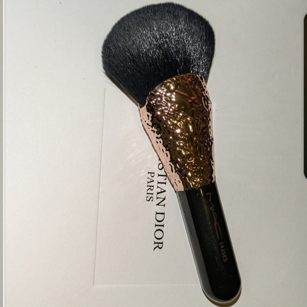 MAC POWDER BRUSH